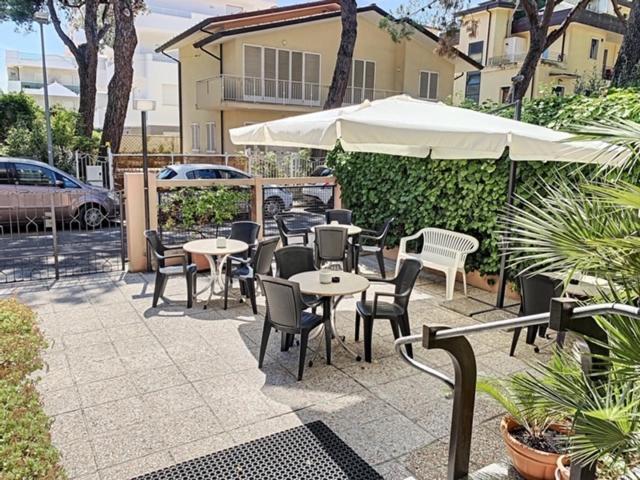 Hotel Iride Suite & Breakfast- Ideale Per Famiglie E Coppie Riccione Ngoại thất bức ảnh