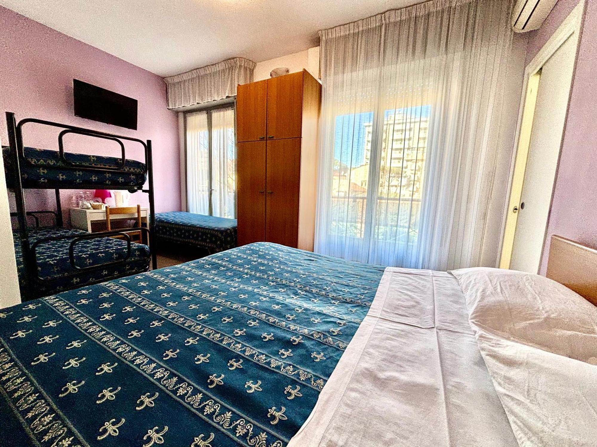 Hotel Iride Suite & Breakfast- Ideale Per Famiglie E Coppie Riccione Ngoại thất bức ảnh