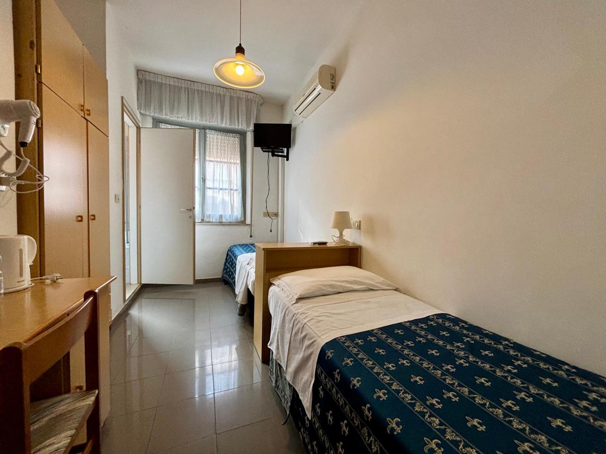 Hotel Iride Suite & Breakfast- Ideale Per Famiglie E Coppie Riccione Ngoại thất bức ảnh
