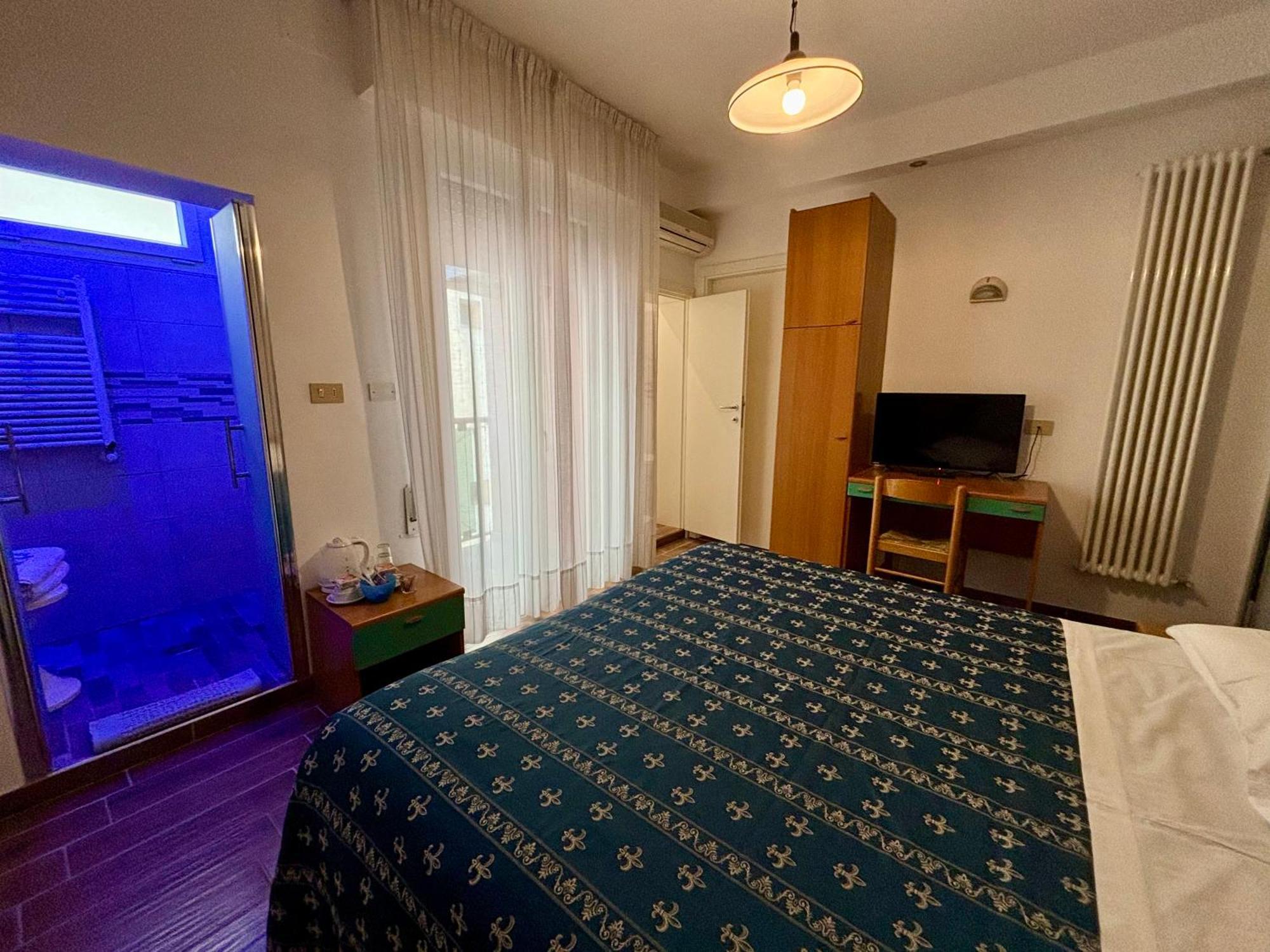 Hotel Iride Suite & Breakfast- Ideale Per Famiglie E Coppie Riccione Ngoại thất bức ảnh