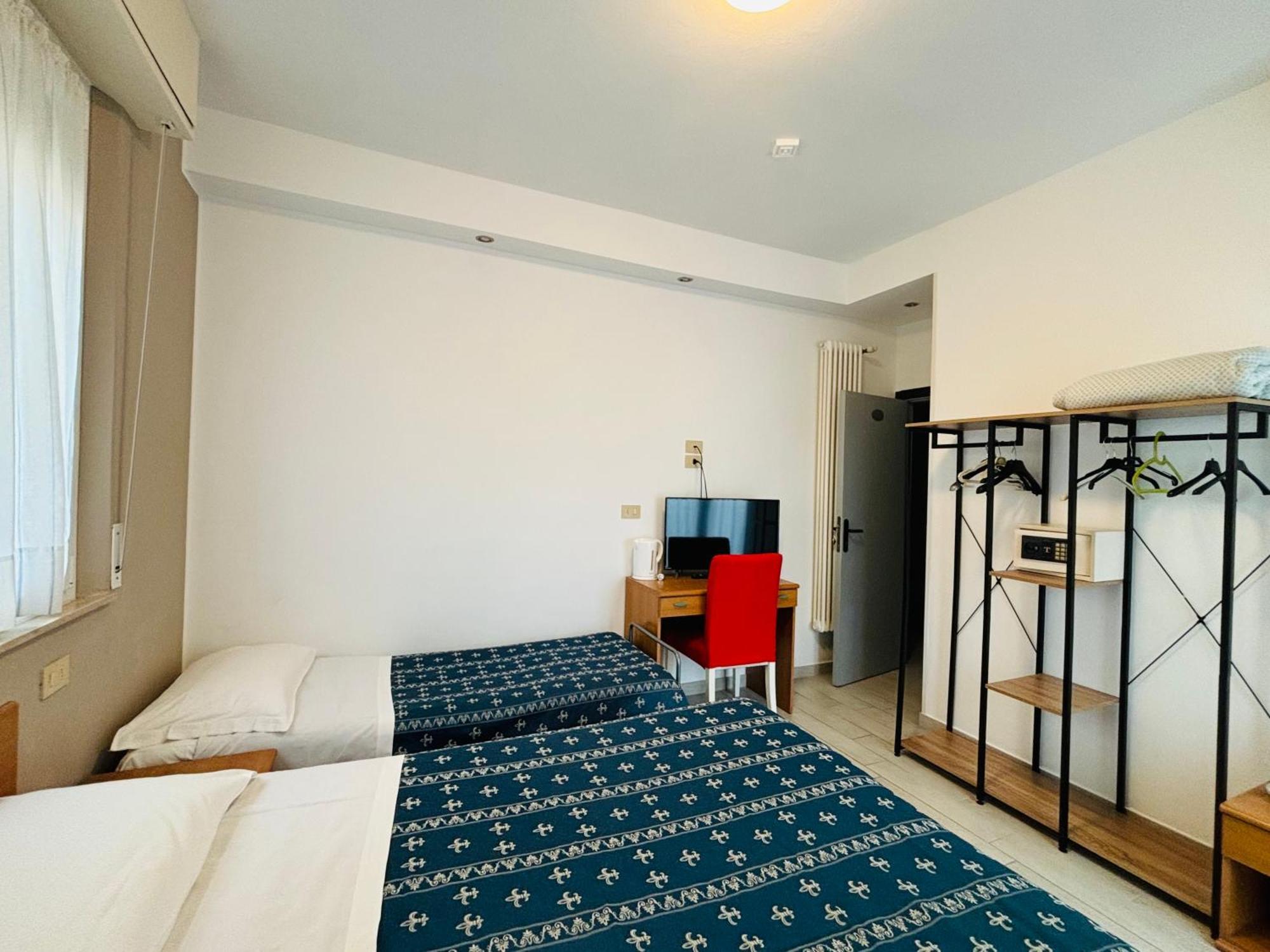 Hotel Iride Suite & Breakfast- Ideale Per Famiglie E Coppie Riccione Ngoại thất bức ảnh