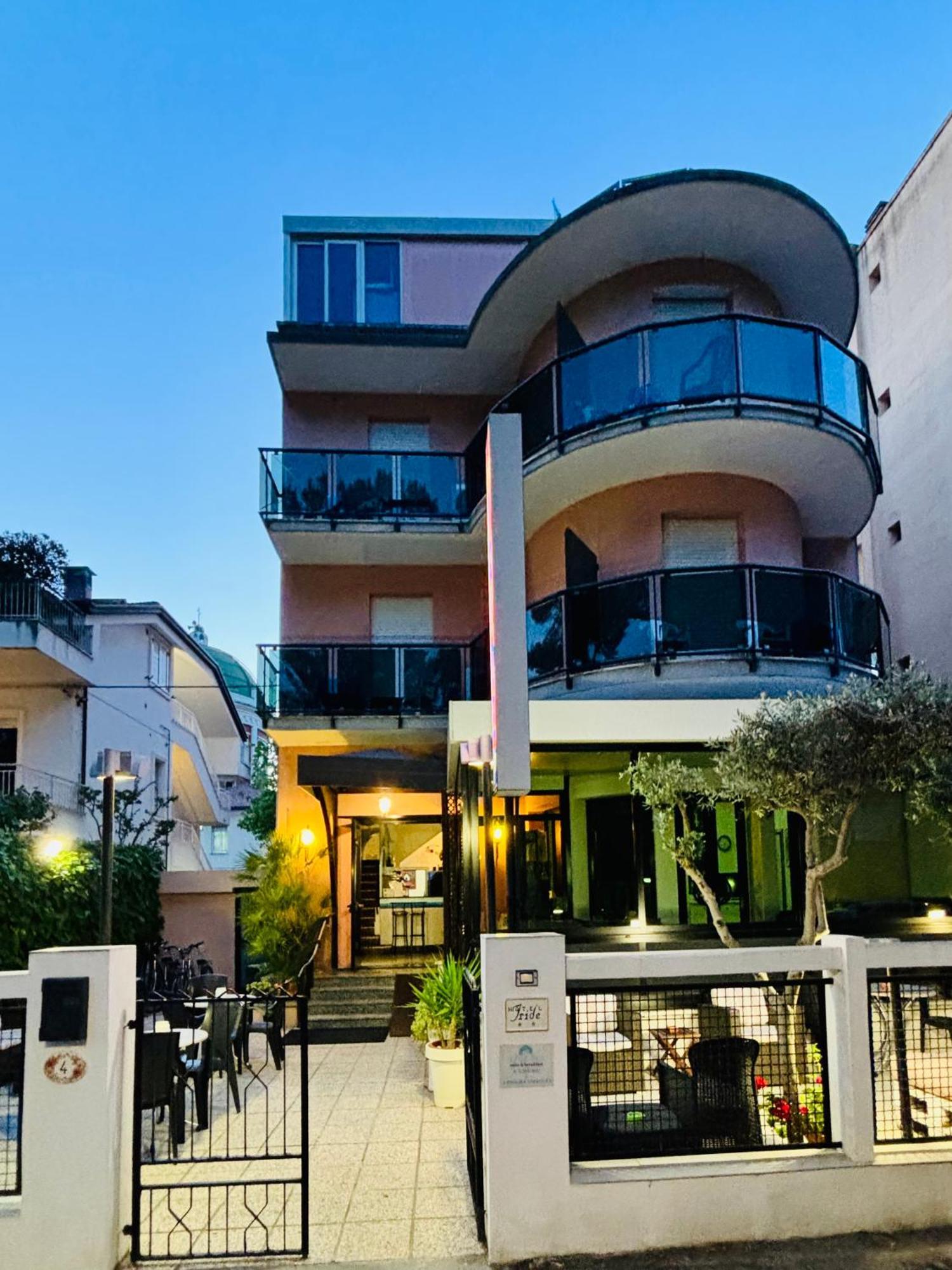 Hotel Iride Suite & Breakfast- Ideale Per Famiglie E Coppie Riccione Ngoại thất bức ảnh
