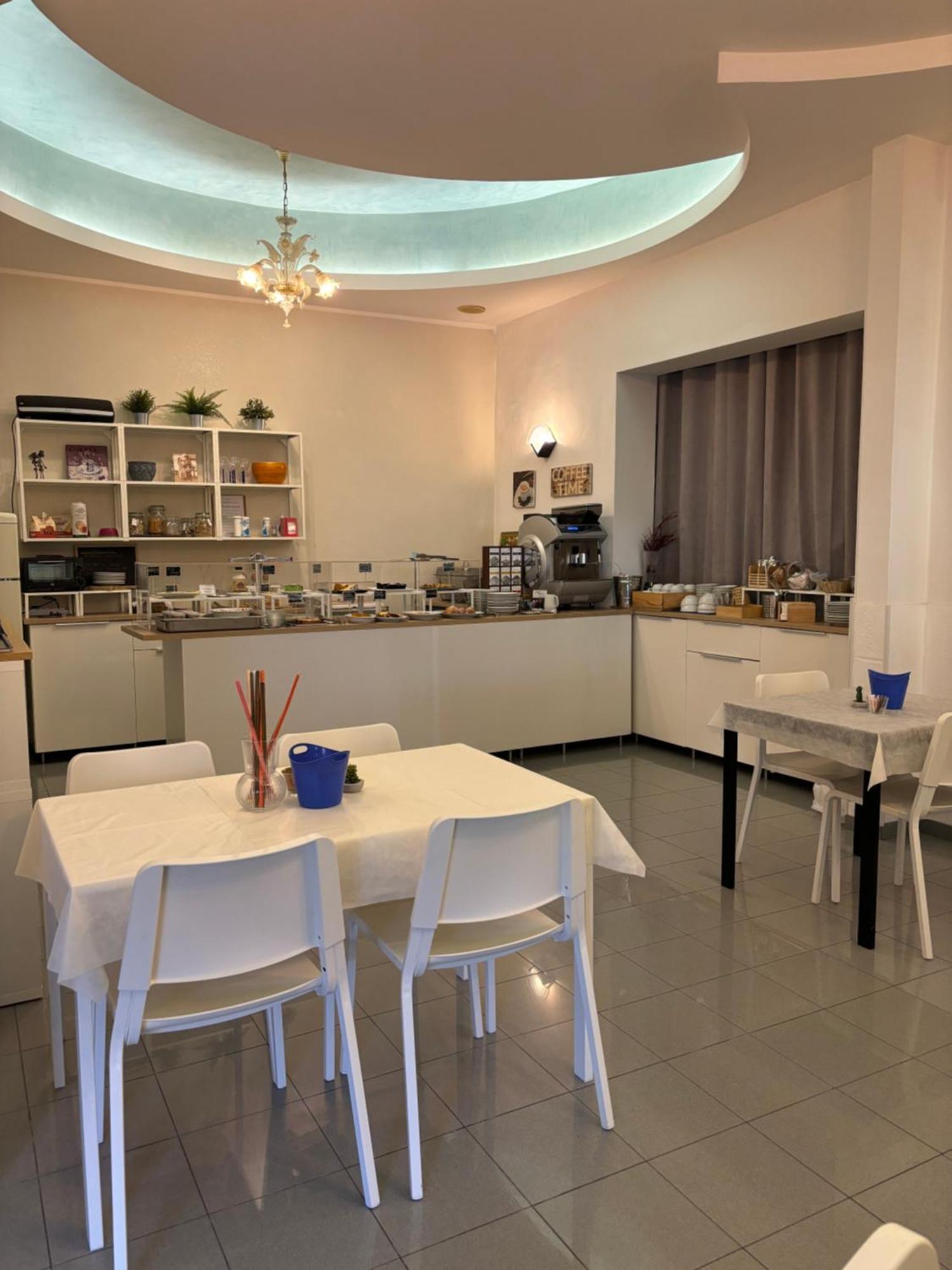 Hotel Iride Suite & Breakfast- Ideale Per Famiglie E Coppie Riccione Ngoại thất bức ảnh