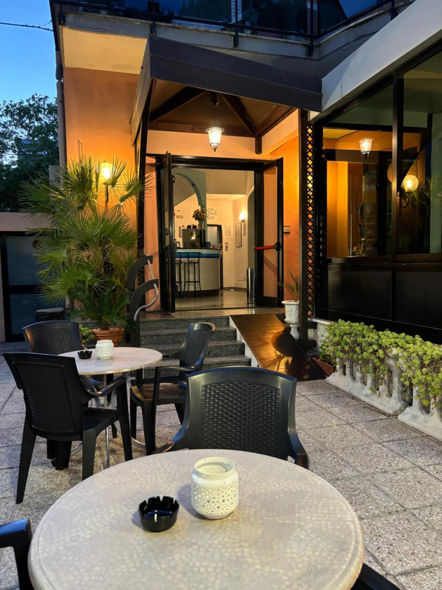 Hotel Iride Suite & Breakfast- Ideale Per Famiglie E Coppie Riccione Ngoại thất bức ảnh