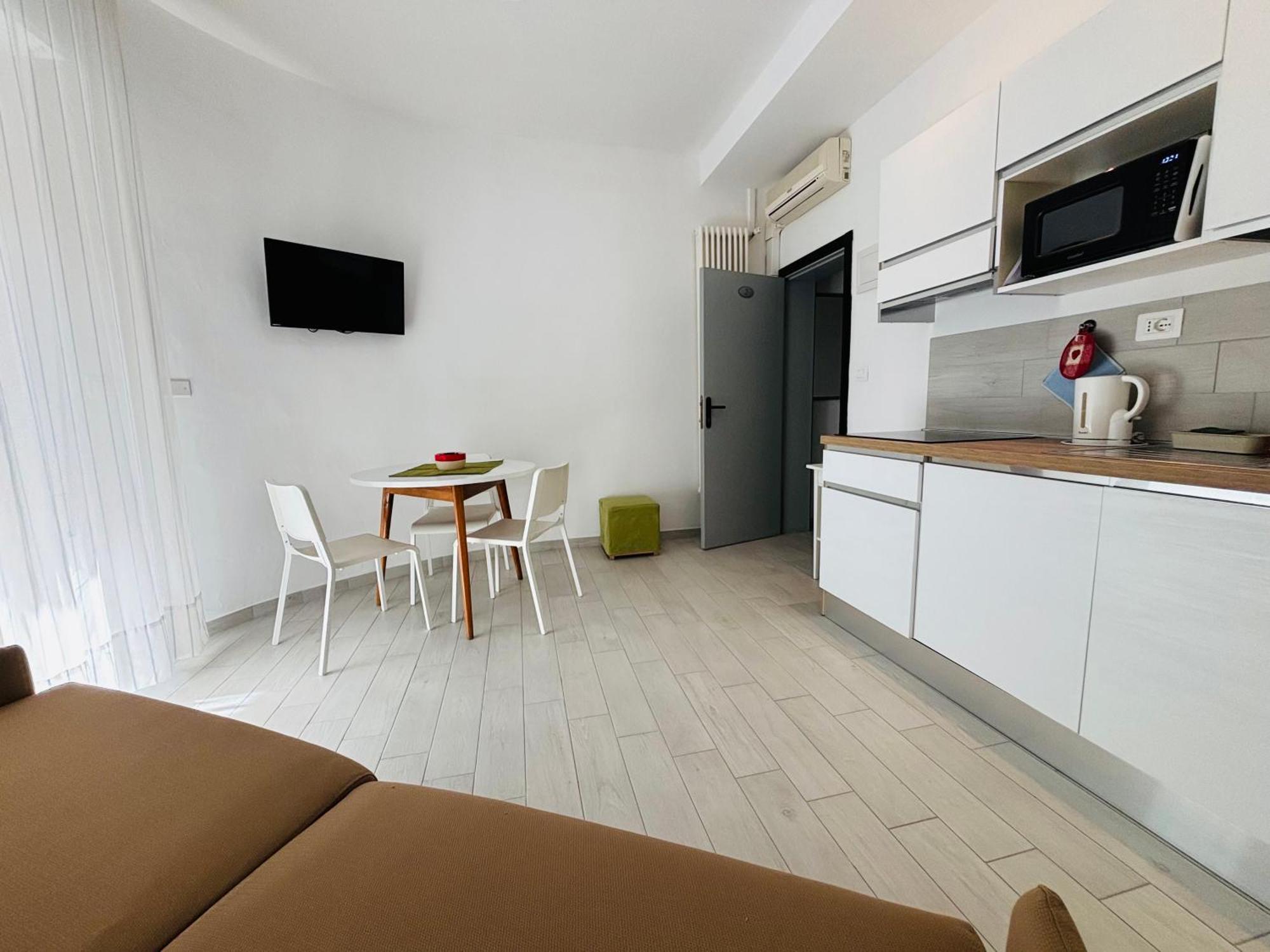 Hotel Iride Suite & Breakfast- Ideale Per Famiglie E Coppie Riccione Ngoại thất bức ảnh