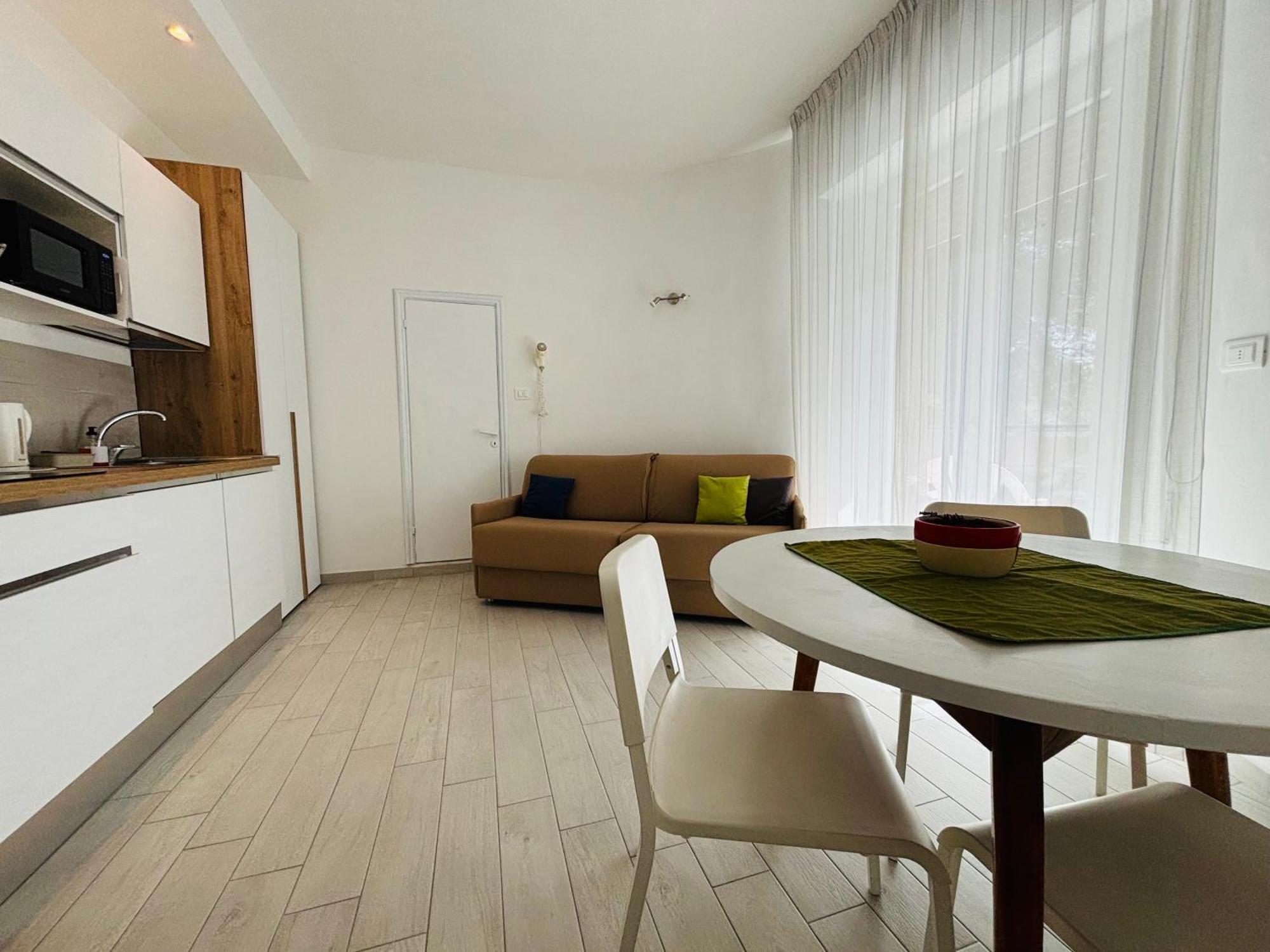 Hotel Iride Suite & Breakfast- Ideale Per Famiglie E Coppie Riccione Ngoại thất bức ảnh