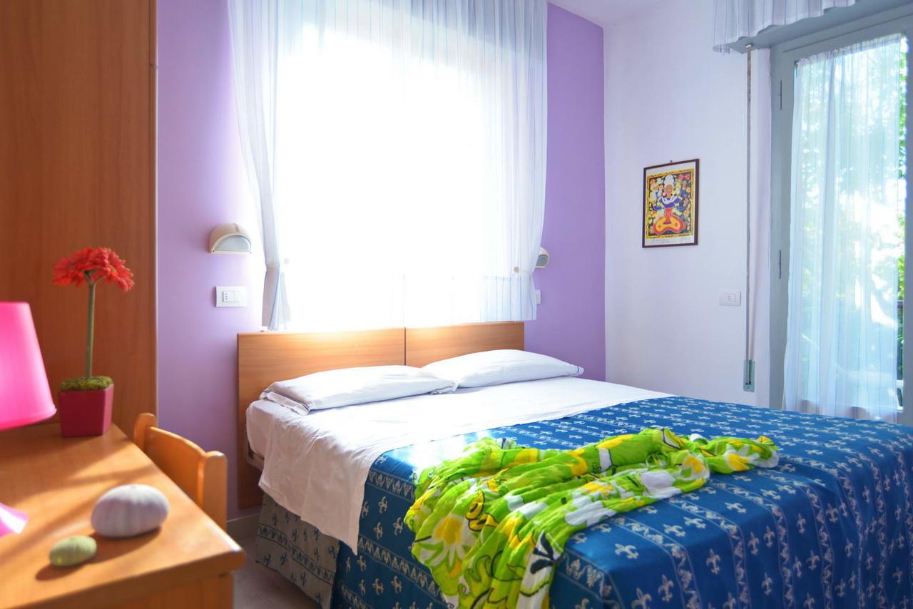 Hotel Iride Suite & Breakfast- Ideale Per Famiglie E Coppie Riccione Ngoại thất bức ảnh