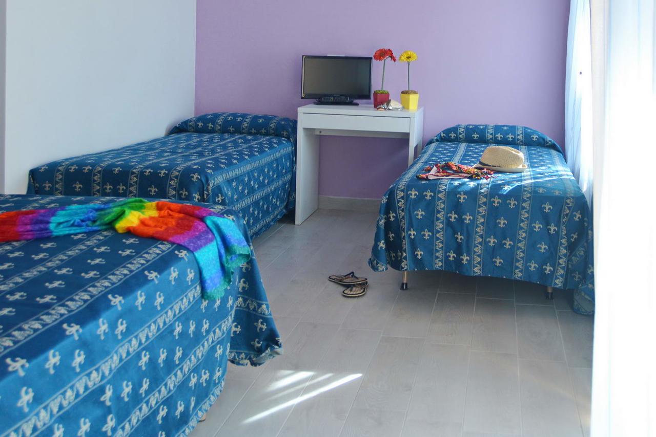 Hotel Iride Suite & Breakfast- Ideale Per Famiglie E Coppie Riccione Ngoại thất bức ảnh