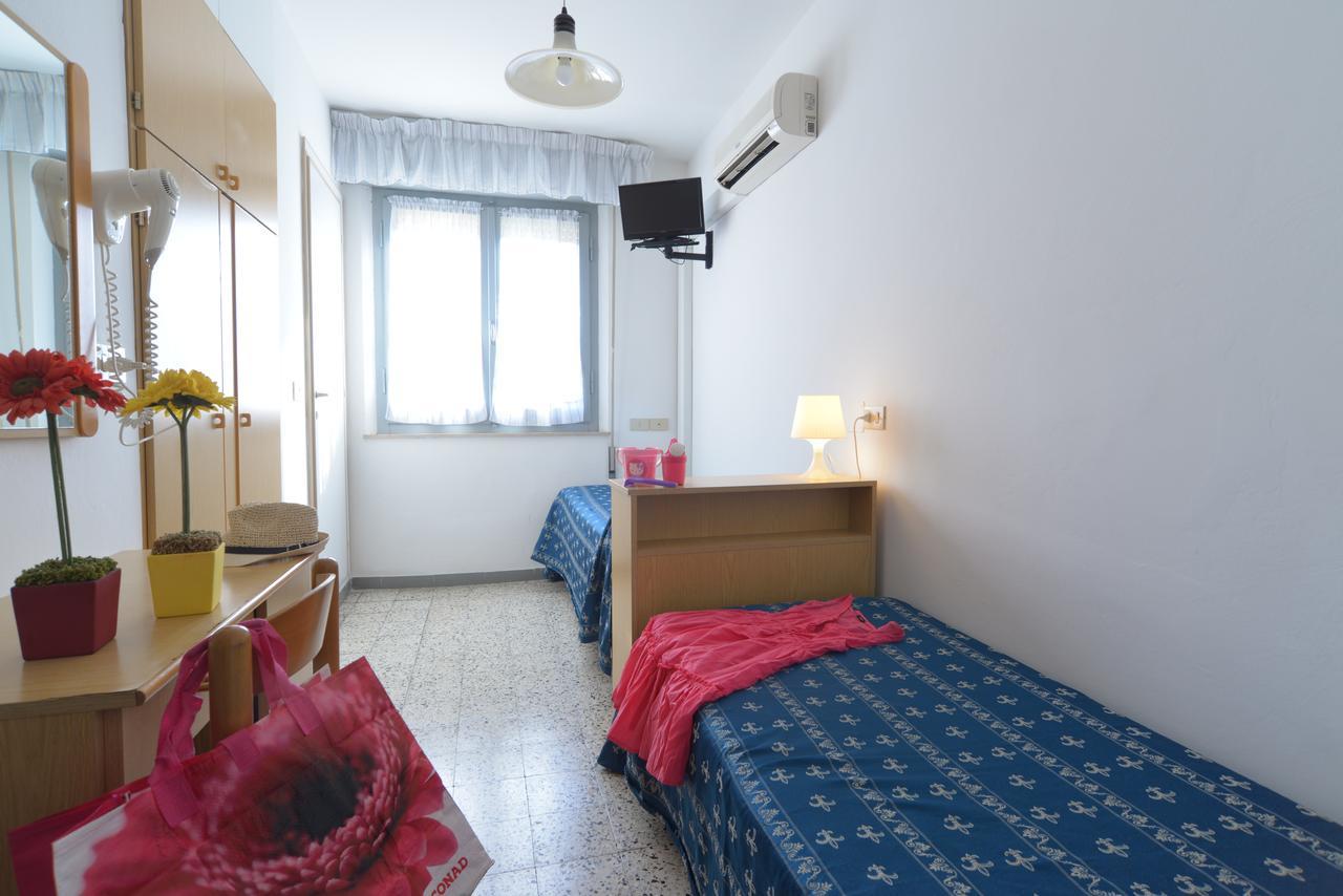 Hotel Iride Suite & Breakfast- Ideale Per Famiglie E Coppie Riccione Ngoại thất bức ảnh